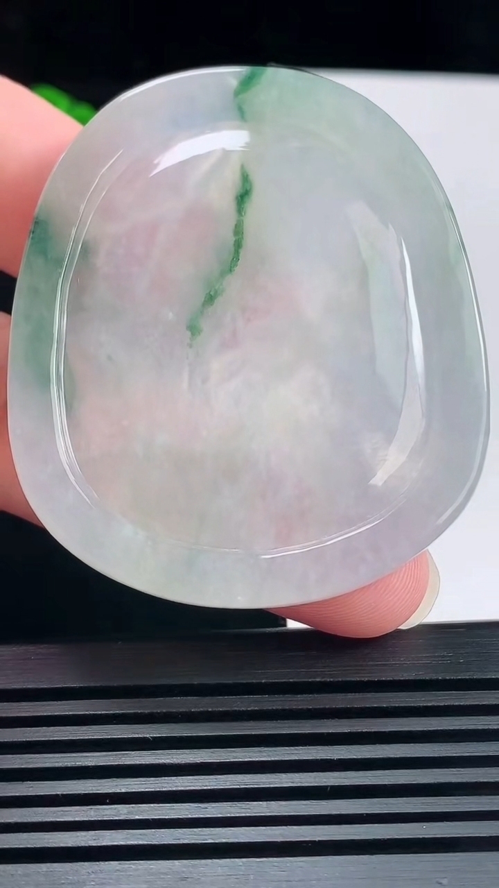 天然A货翡翠牌吊坠，尺寸55.8-4.78-6.2 重:32.20g  h214
6月22日