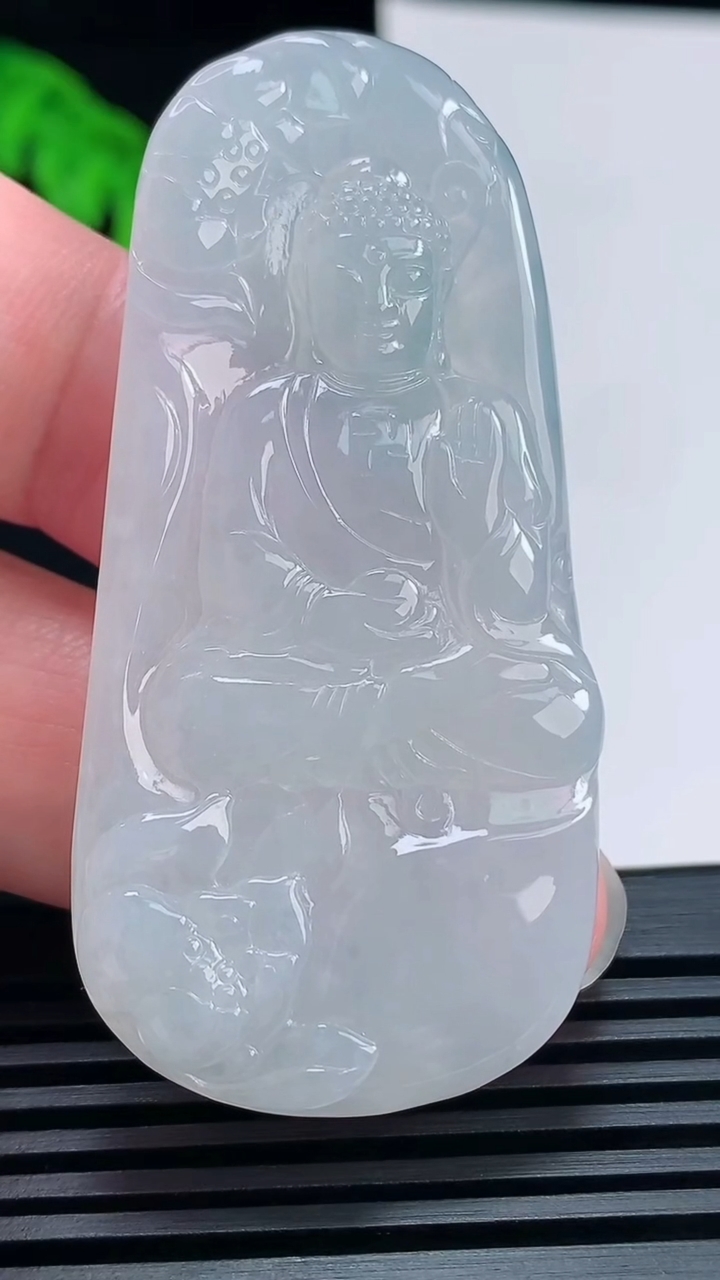 天然A货翡翠冰种飘花阿弥陀佛吊坠，尺寸59.2-28.5-5.6 重量:22.40g
6月23日