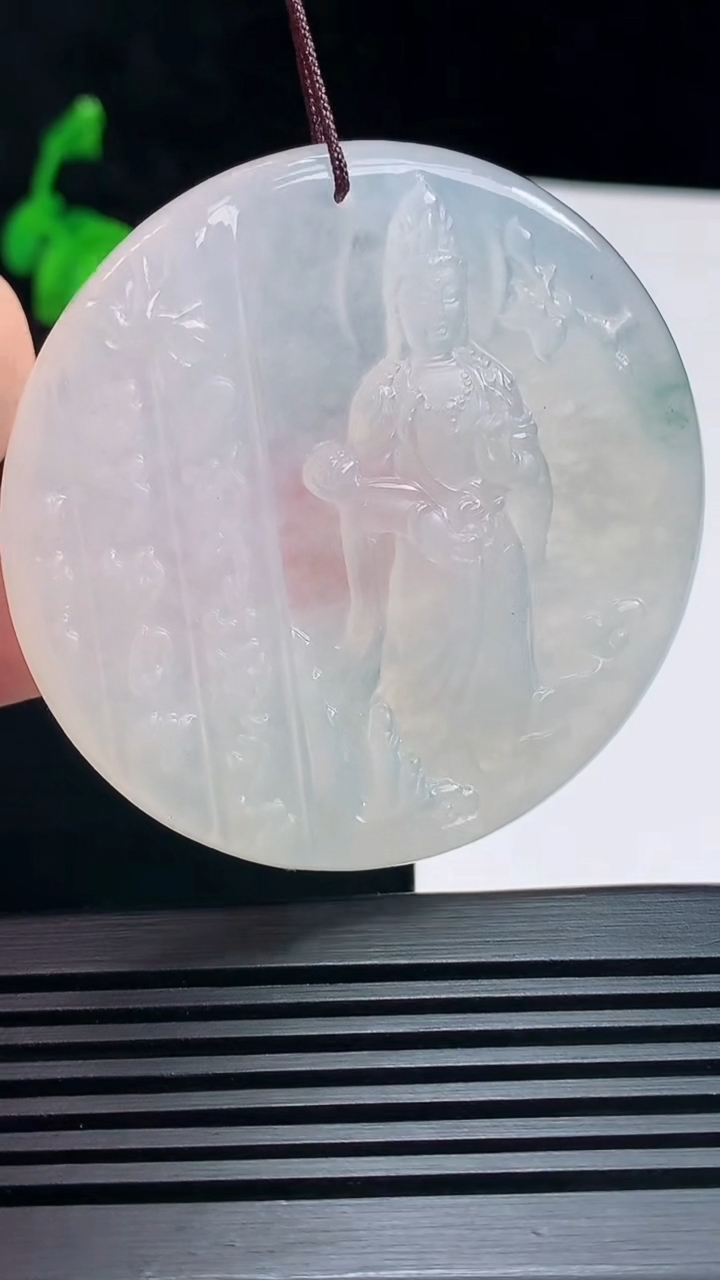 天然A货翡翠冰种飘花大势至菩萨吊坠，尺寸53.5-5 重量:30.57g
6月23日
