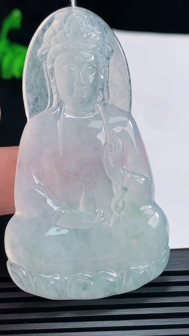 天然A货翡翠冰种飘花素衣观音吊坠，尺寸66-37.6-5.5 重量:27.28g
6月23日