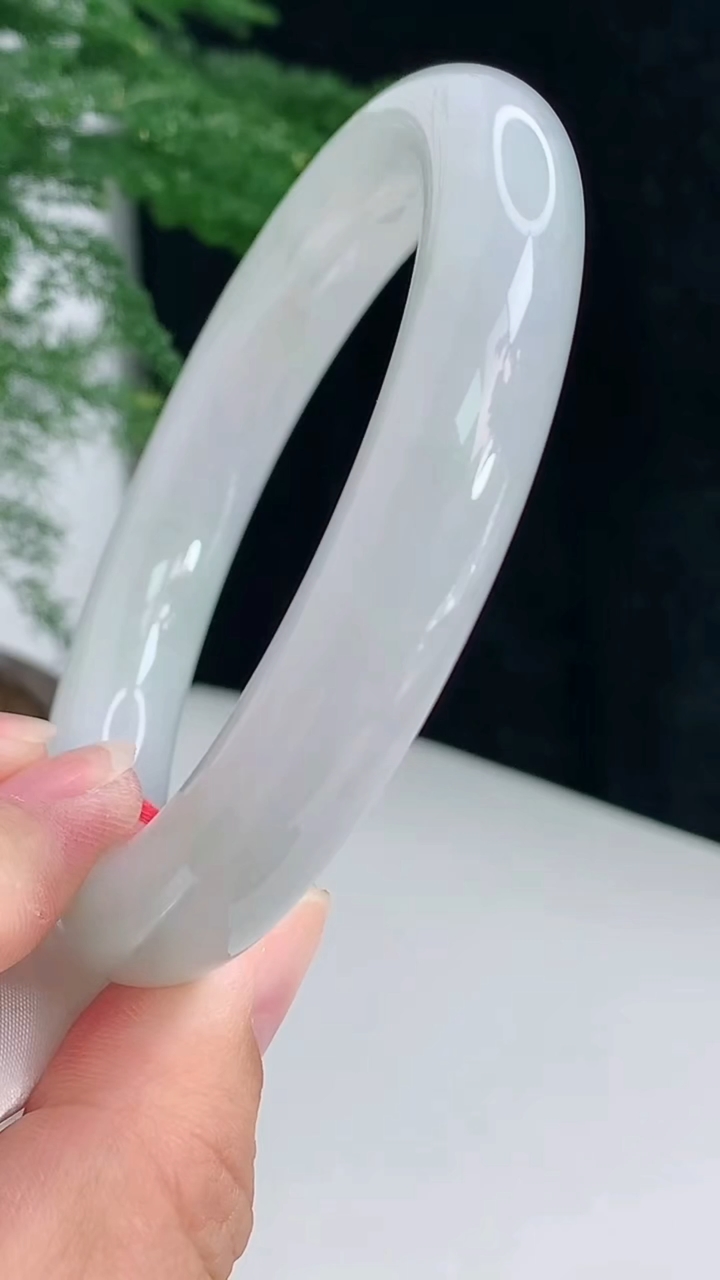 圈口55-56翡翠a货冰种胖圆条手镯尺寸56-11 含包重量:97.70g6月23日