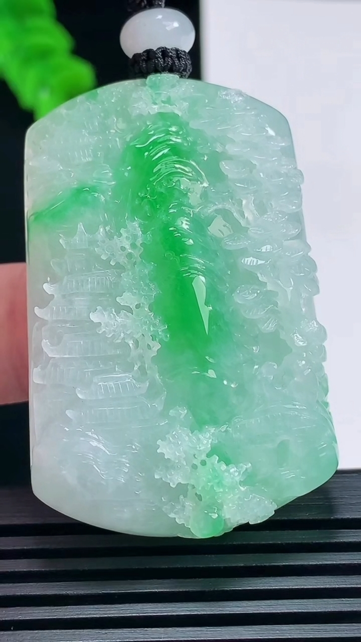 天然A货翡翠山水牌吊坠，尺寸48-32-11 重量:35.91g
6月23日