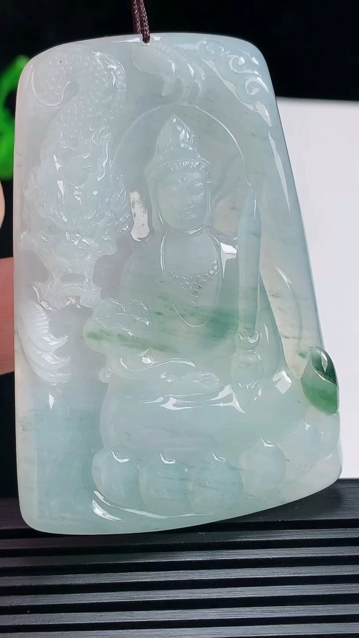 天然A货翡翠冰种飘花祥龙虚空藏菩萨吊坠，尺寸64.5-44-5.5 重量:36.78g
6月23日