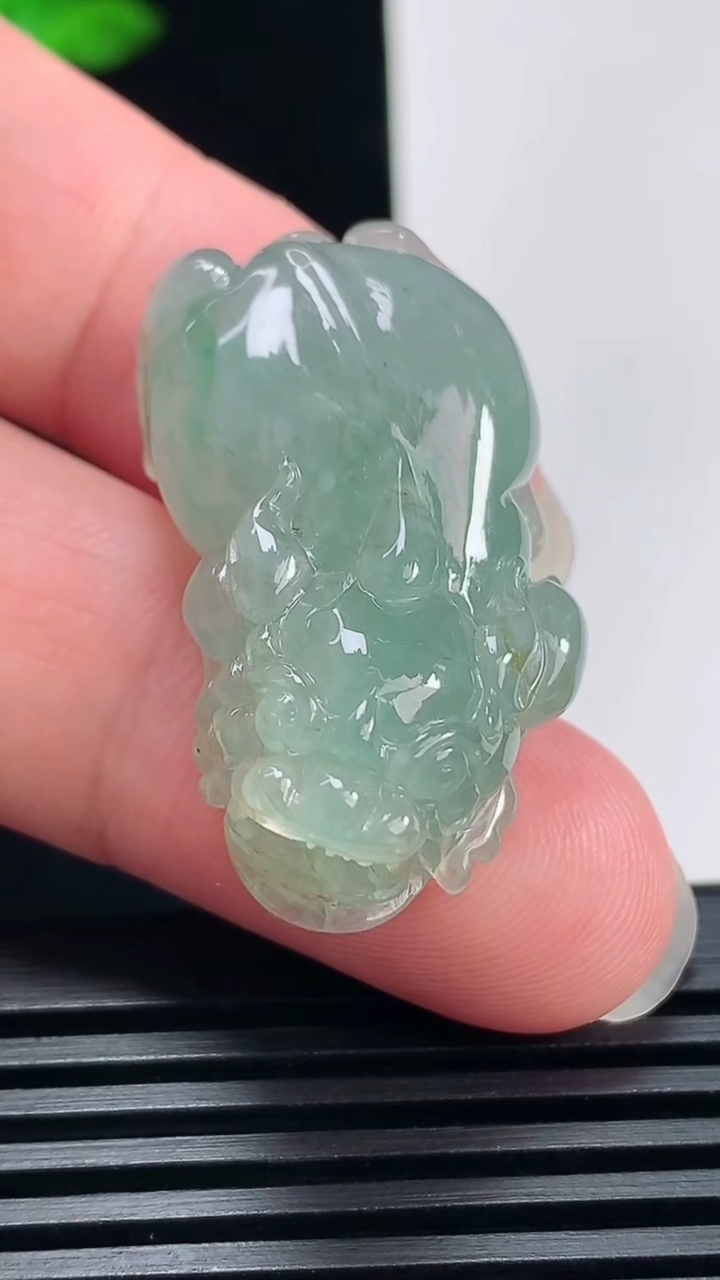 天然A货翡翠貔貅吊坠，尺寸34-19.2-12 重量:15.60g
6月23日