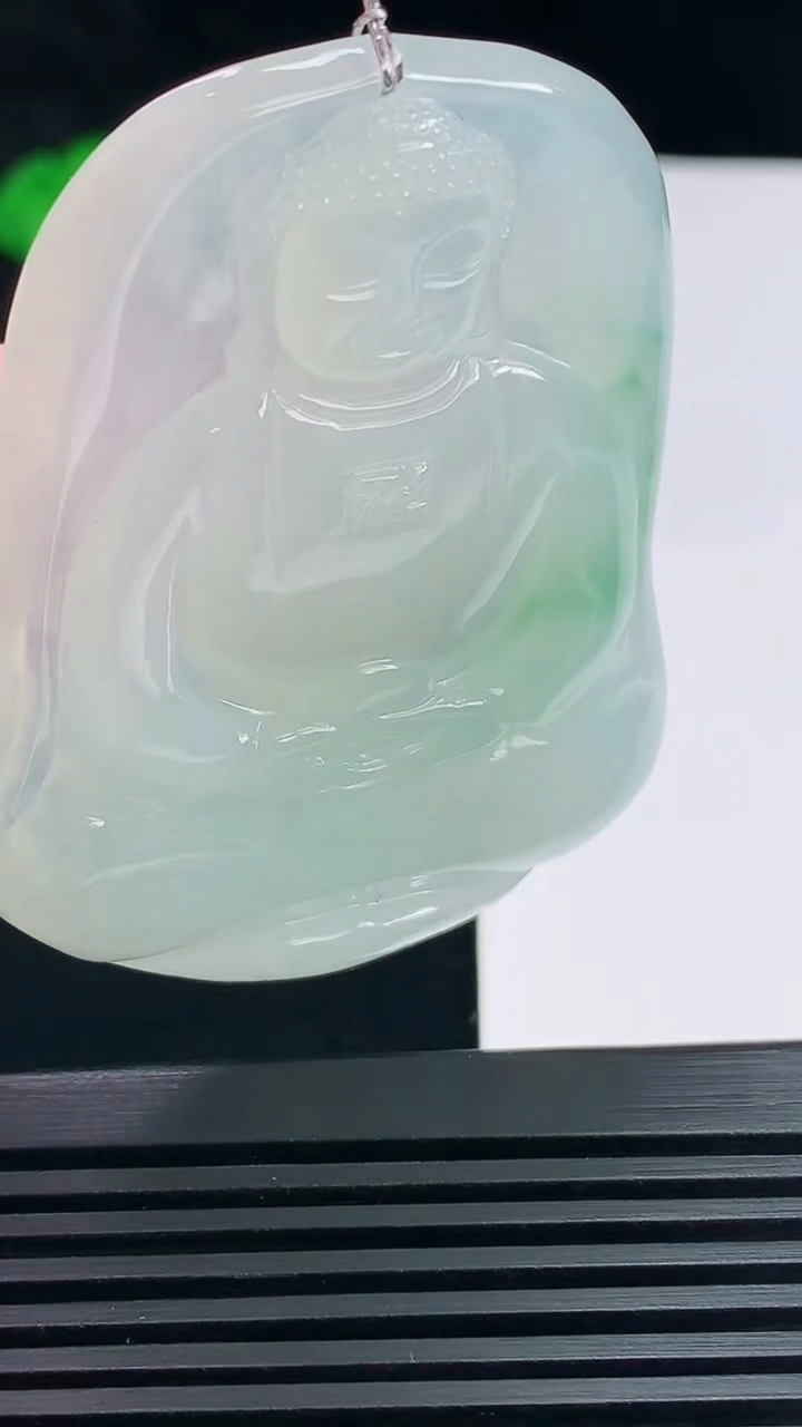 天然A货翡翠大日如来佛吊坠，尺寸55.6-44-6 重量:26.80g
6月23日