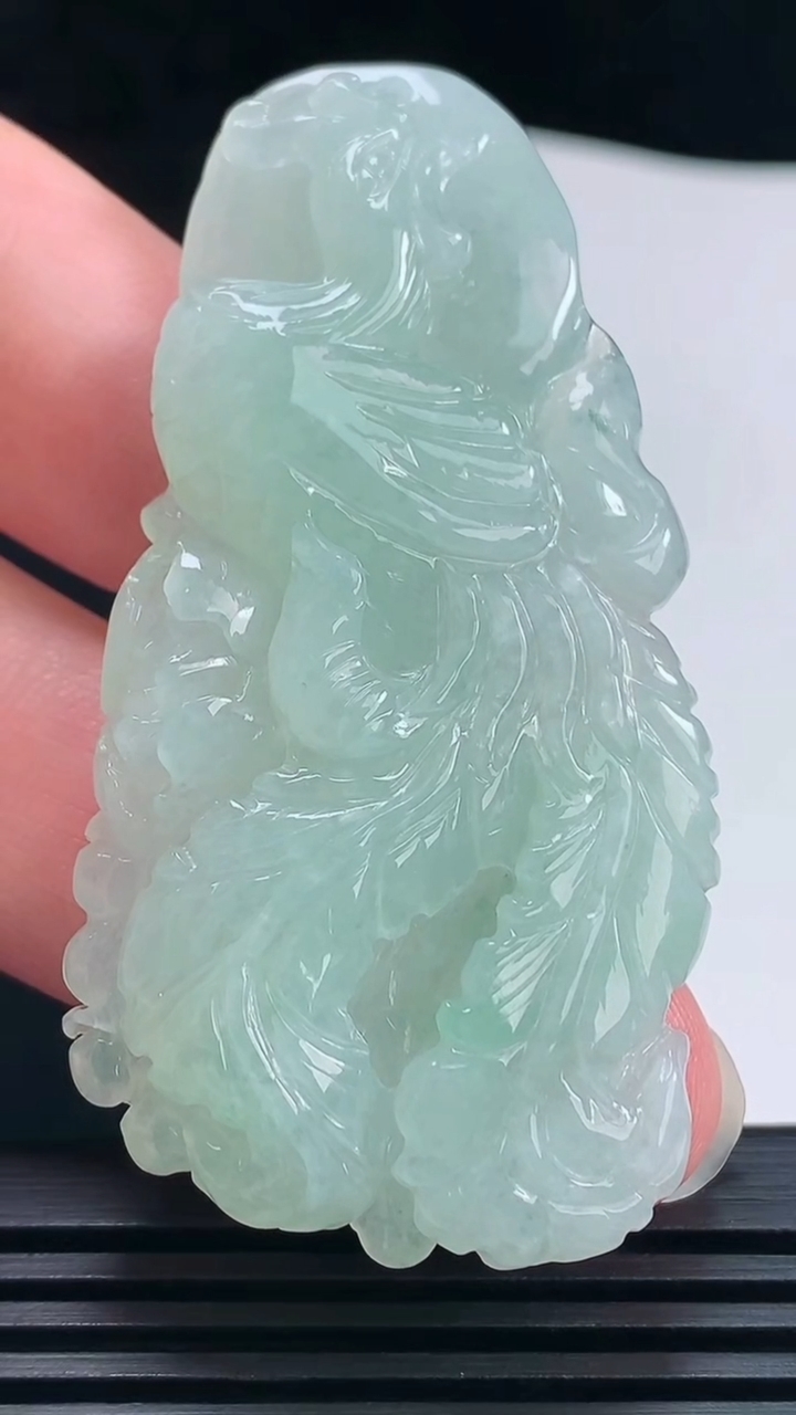 天然A货翡翠凤凰吊坠，尺寸61.5-32-8.5 重量:25.97g
6月23日