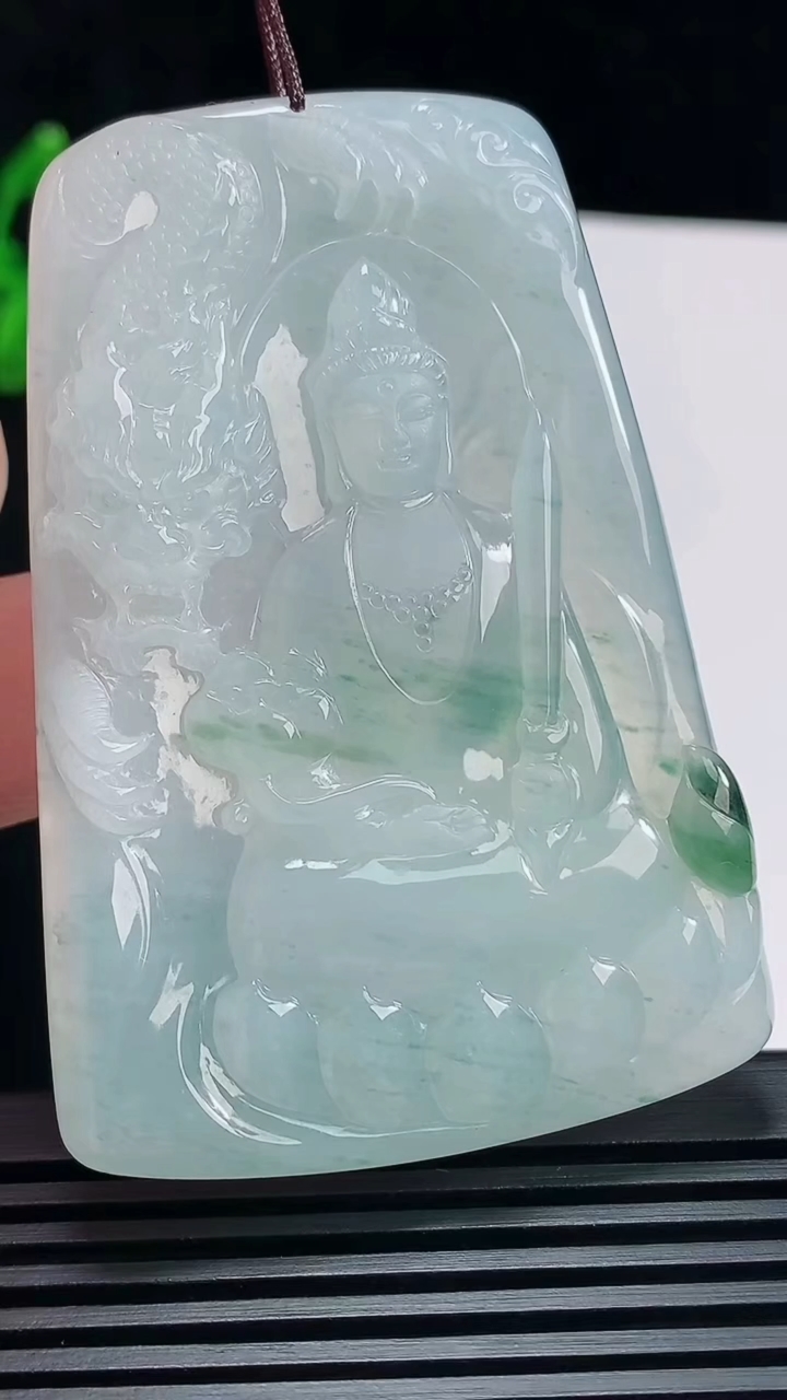 天然A货翡翠冰种飘花祥龙虚空藏菩萨吊坠，尺寸64.5-44-5.5 重量:36.78g
6月23日