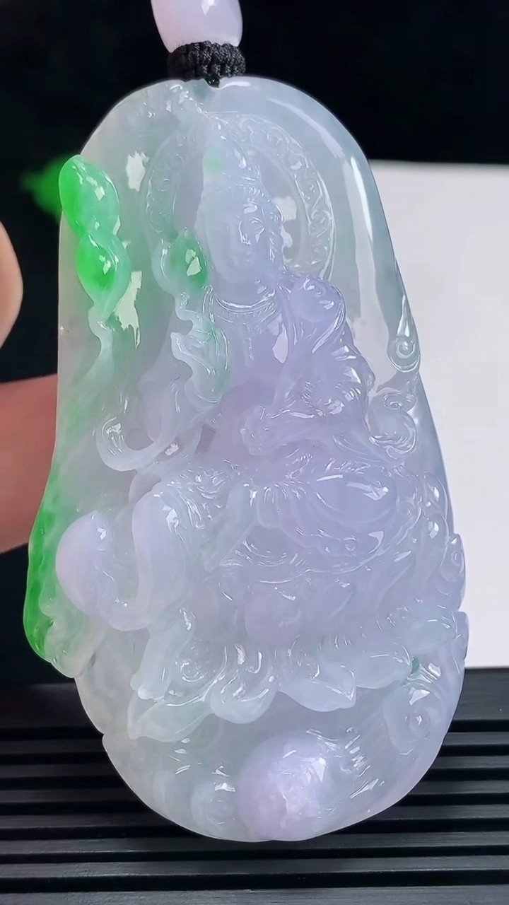 天然A货翡翠种春带彩 紫罗兰大势至菩萨吊坠，尺寸69.6-41-11.2 重量:51.38g
6月23日