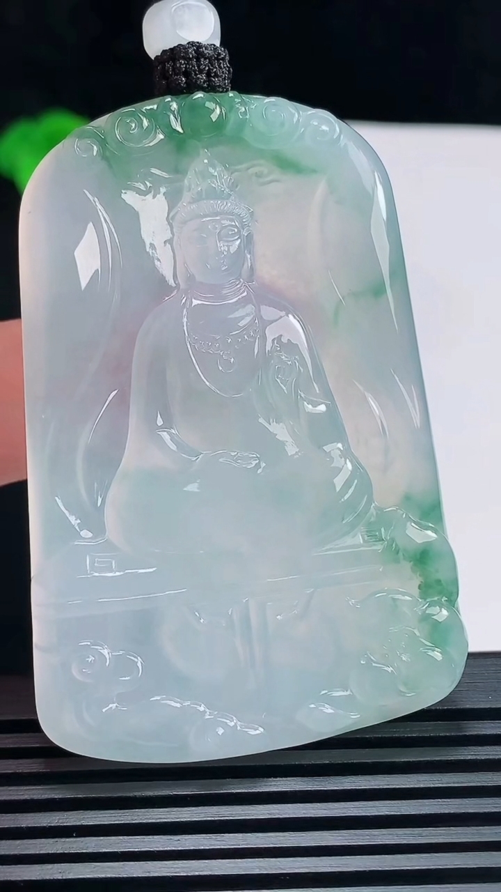 天然A货翡翠种飘花素衣观音吊坠，尺寸60-40.5-5.5 重量:38.26g
6月23日