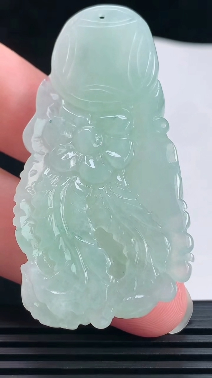 天然A货翡翠凤凰吊坠，尺寸61.5-32-8.5 重量:25.97g
6月23日