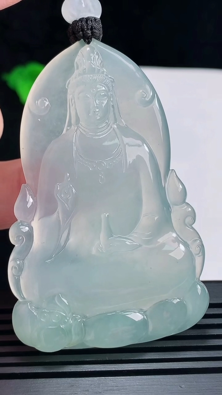 天然A货翡翠素衣观音吊坠，尺寸64.5-43.6-5.2 重量:35.17g
6月23日