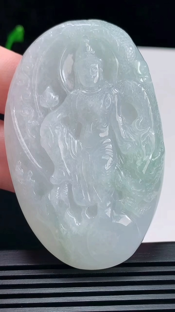 天然A货翡翠祥龙观音吊坠，尺寸68.5-44-10.6 重量:66.16g H30
6月23日