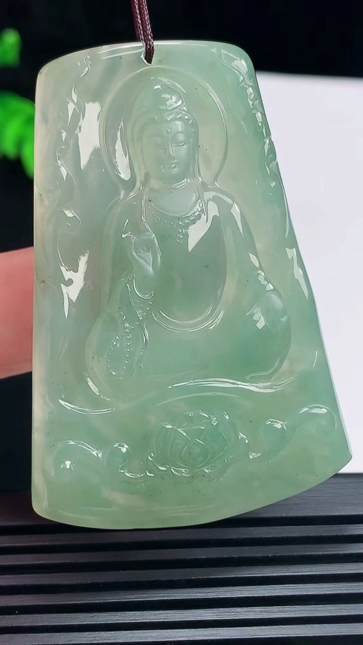 天然A货翡翠素衣观音吊坠，尺寸58-40-5.2 重量:25.08g
6月23日