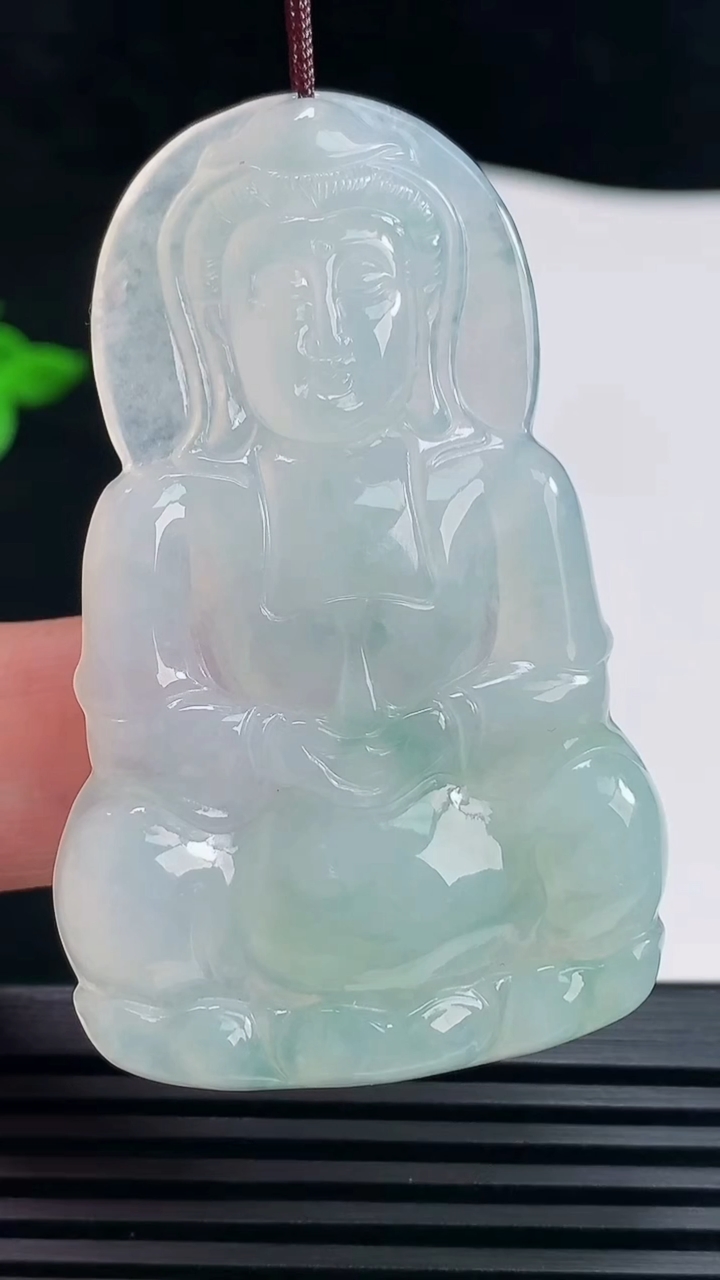 天然A货翡翠正装观音吊坠，尺寸55-34.5-4.8 重量:17.18g
6月23日