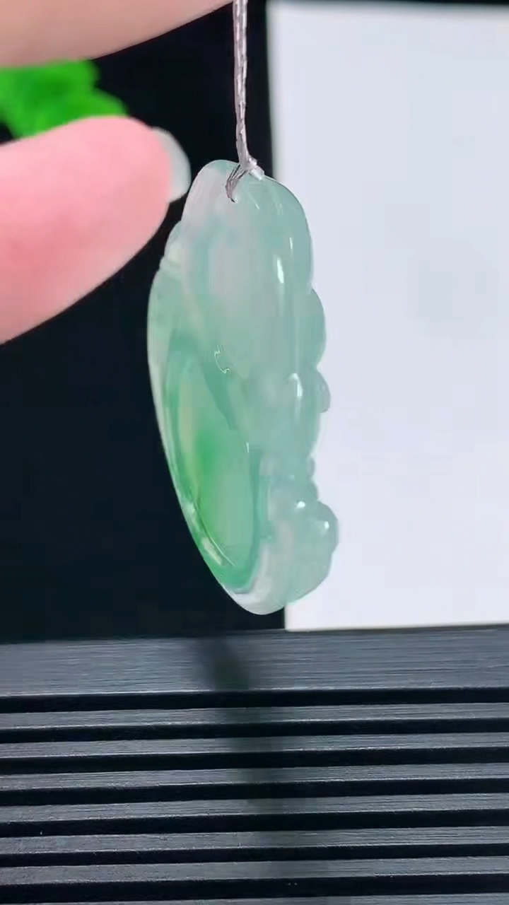 天然A货翡翠佛公吊坠，尺寸32-34-5.6 重量:10.10g
6月23日