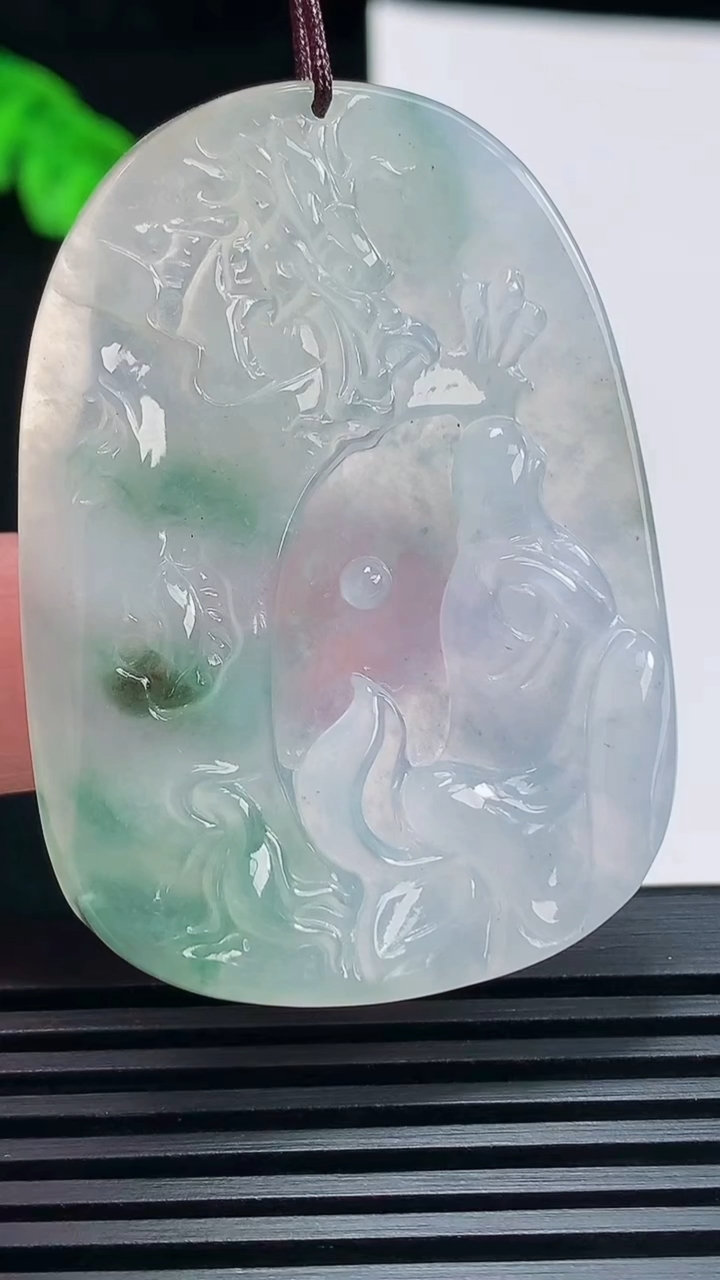 天然A货翡翠紫罗兰 飘花悟道佛吊坠，尺寸51.2-36.8-5.2 重量:20.34g
6月23日