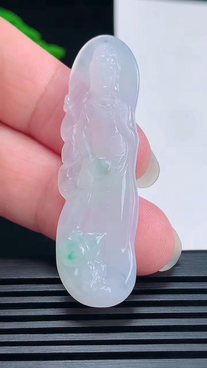 天然A货翡翠观音菩萨吊坠，尺寸54-15.5-4 重量:8.03g
6月23日