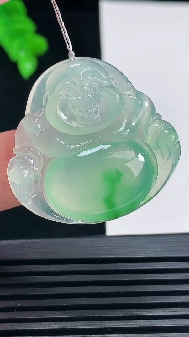 天然A货翡翠佛公吊坠，尺寸32-34-5.6 重量:10.10g
6月23日