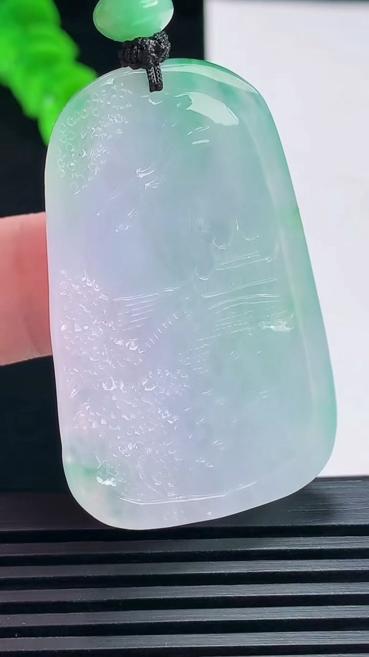 天然A货翡翠山水牌吊坠，尺寸45-30-14 重量:27.68g
6月23日
