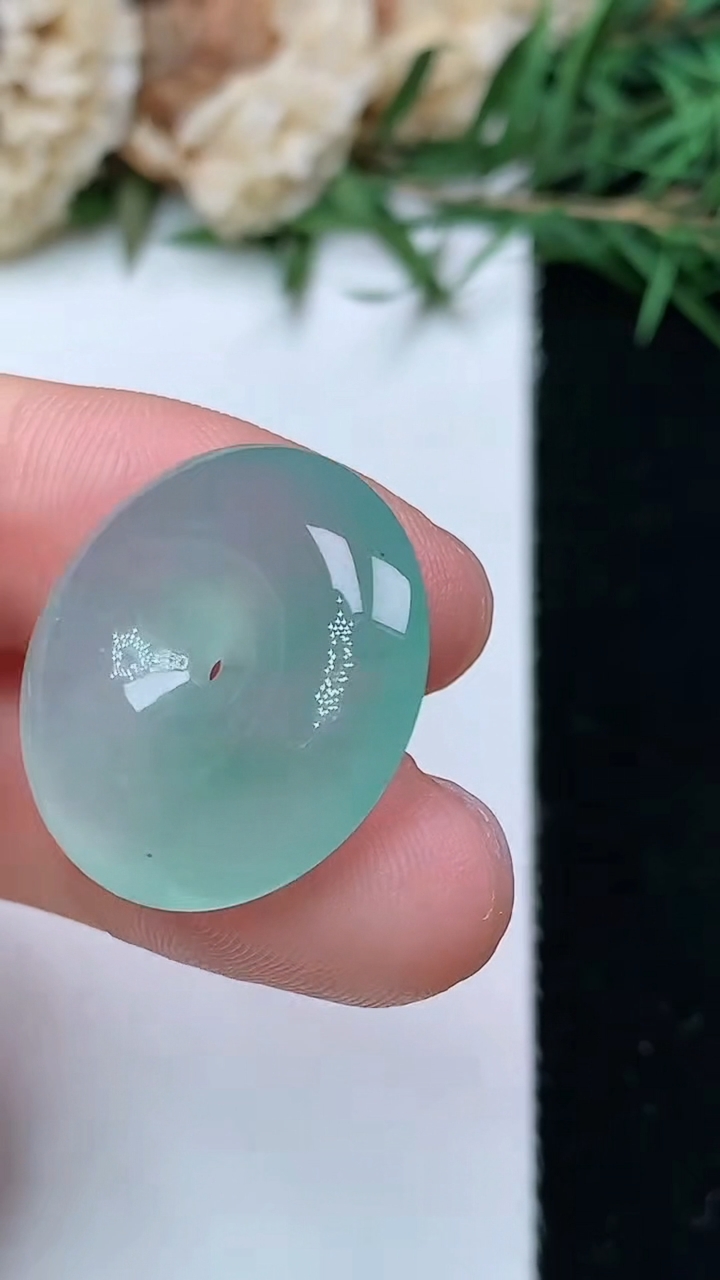 天然A货翡翠平安扣吊坠，尺寸21-5.6，重量:4.96g
6月23日