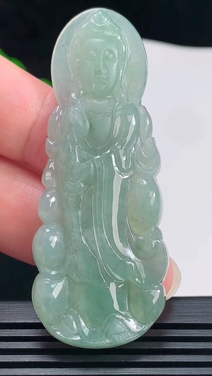天然A货翡翠观音菩萨吊坠，尺寸68-26.2-5 重量:17.62g
6月23日