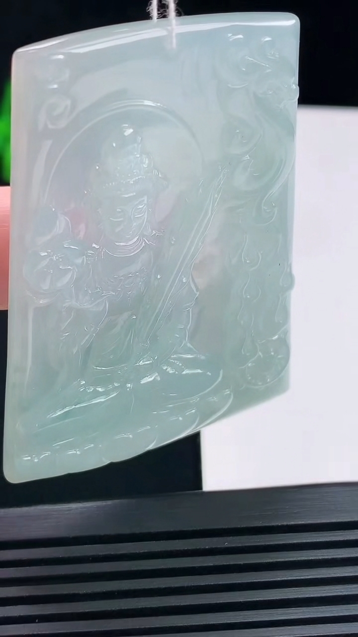 天然A货翡翠虚空藏菩萨吊坠，尺寸61.5-45.6-5 重量:33.32g
6月23日