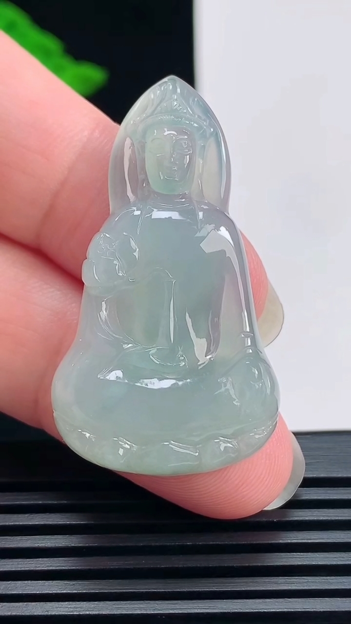 天然A货翡翠大势至菩萨吊坠，尺寸42-23.8-5.8 重量:10.00g
6月23日