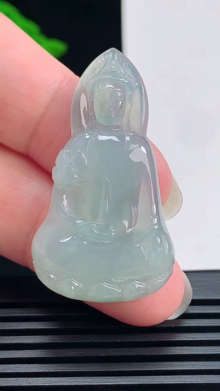 天然A货翡翠大势至菩萨吊坠，尺寸42-23.8-5.8 重量:10.00g
6月23日