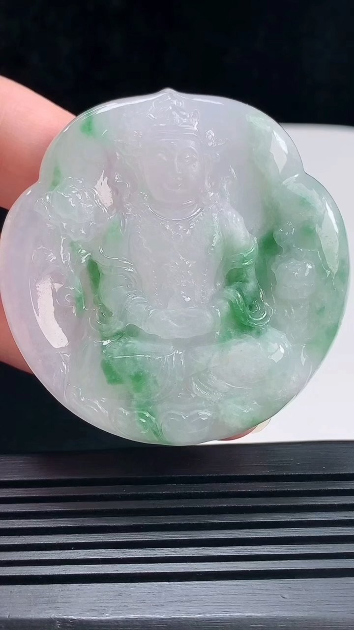 天然A货翡翠度母菩萨吊坠，尺寸54-53-7.2 重量:40.25g H30
6月23日