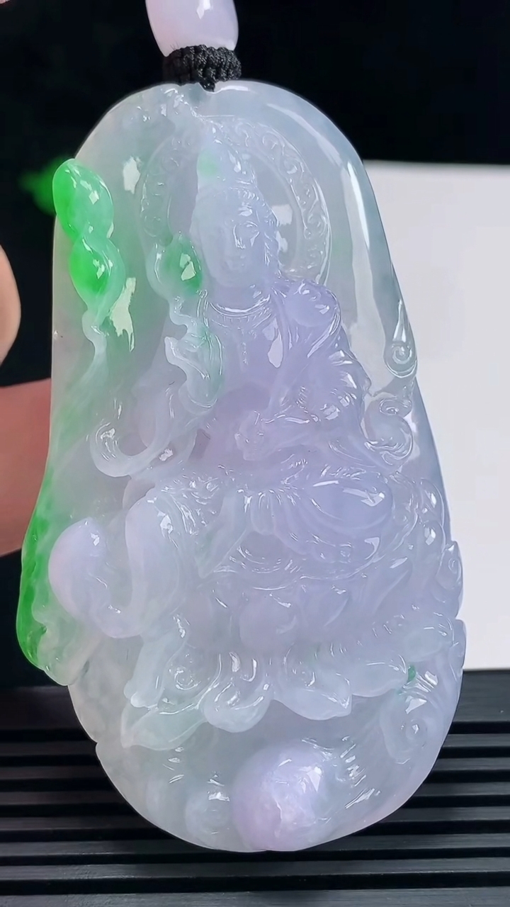 天然A货翡翠种春带彩 紫罗兰大势至菩萨吊坠，尺寸69.6-41-11.2 重量:51.38g
6月23日