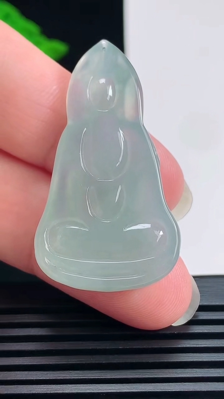 天然A货翡翠大势至菩萨吊坠，尺寸42-23.8-5.8 重量:10.00g
6月23日