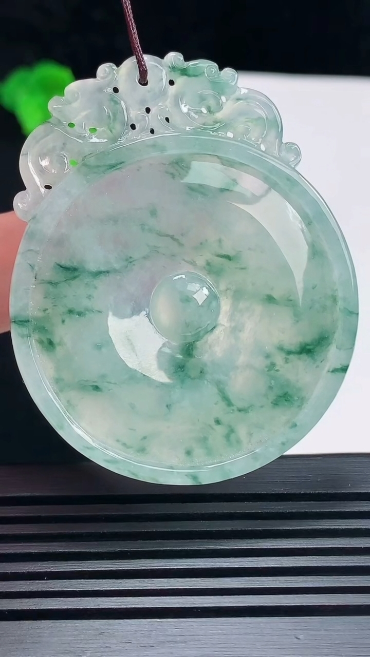 天然A货翡翠种飘花福贝吊坠，尺寸53.6-44-5.6 重量:25.86g
6月23日