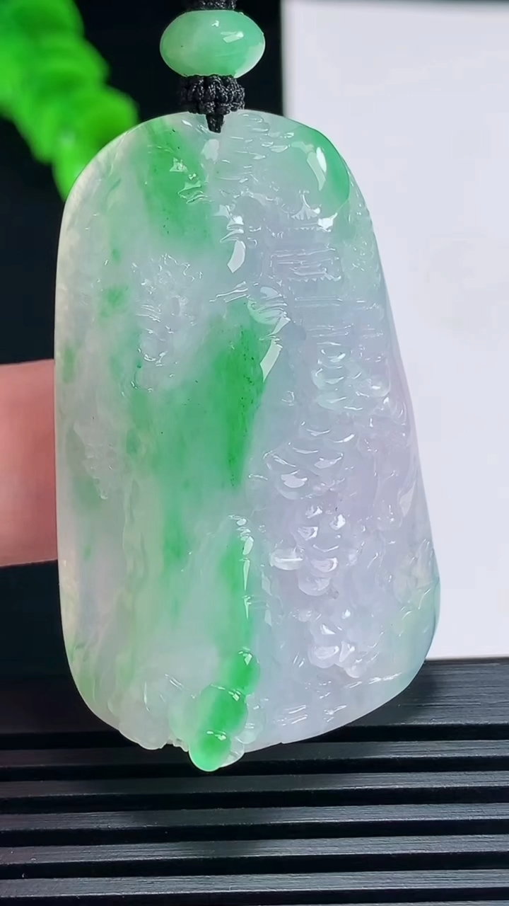 天然A货翡翠山水牌吊坠，尺寸45-30-14 重量:27.68g
6月23日