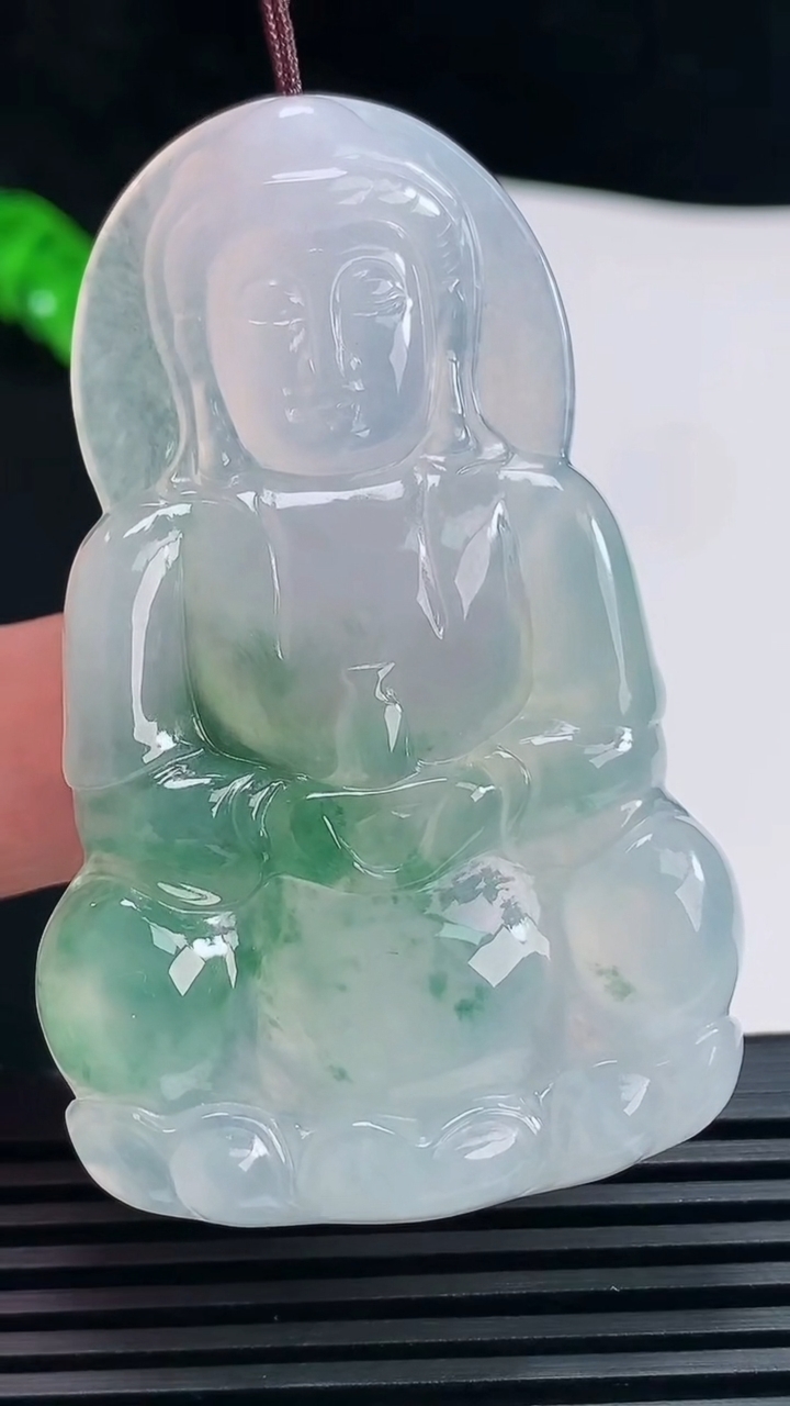 天然A货翡翠种飘花正装观音吊坠，尺寸61-38-6 重量:25.30g
6月23日