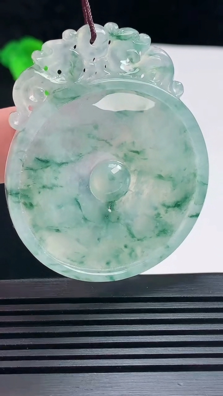 天然A货翡翠种飘花福贝吊坠，尺寸53.6-44-5.6 重量:25.86g
6月23日