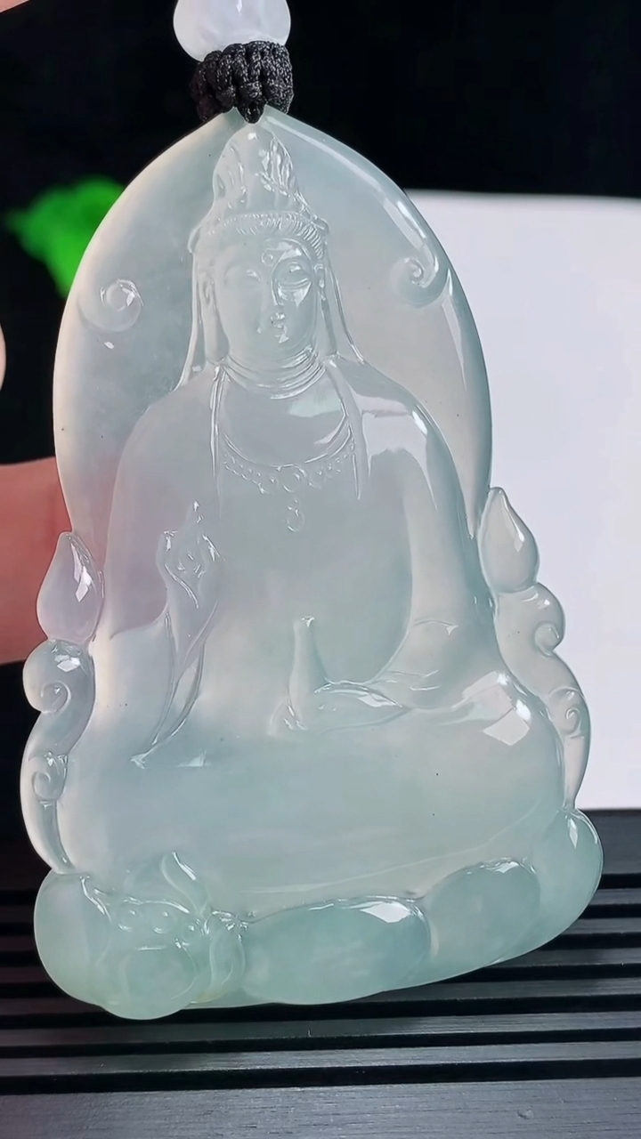天然A货翡翠素衣观音吊坠，尺寸64.5-43.6-5.2 重量:35.17g
6月23日