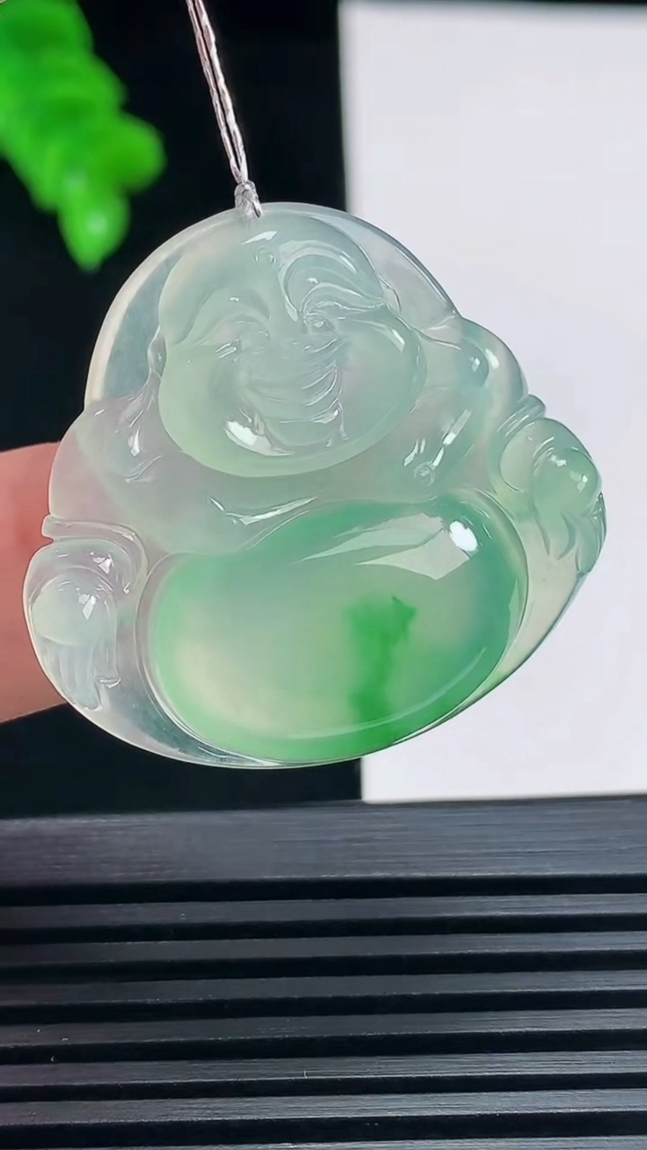 天然A货翡翠佛公吊坠，尺寸32-34-5.6 重量:10.10g
6月23日