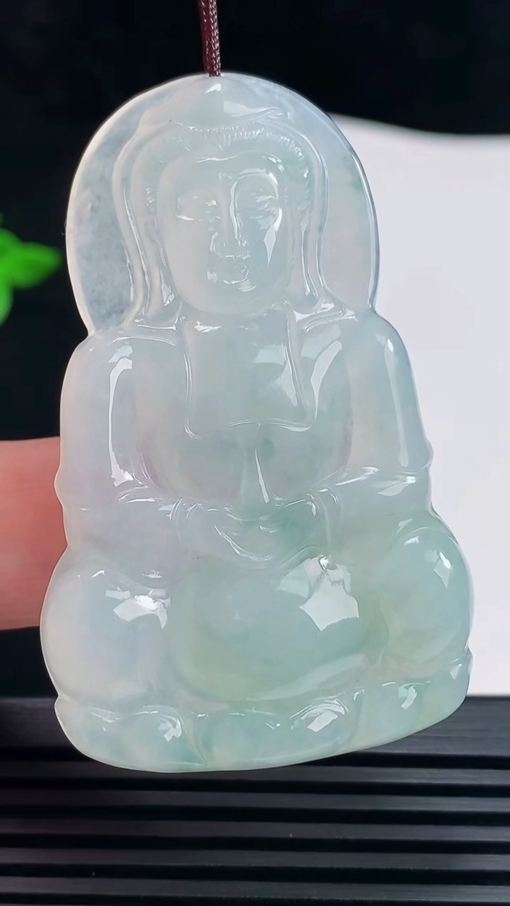 天然A货翡翠正装观音吊坠，尺寸55-34.5-4.8 重量:17.18g
6月23日