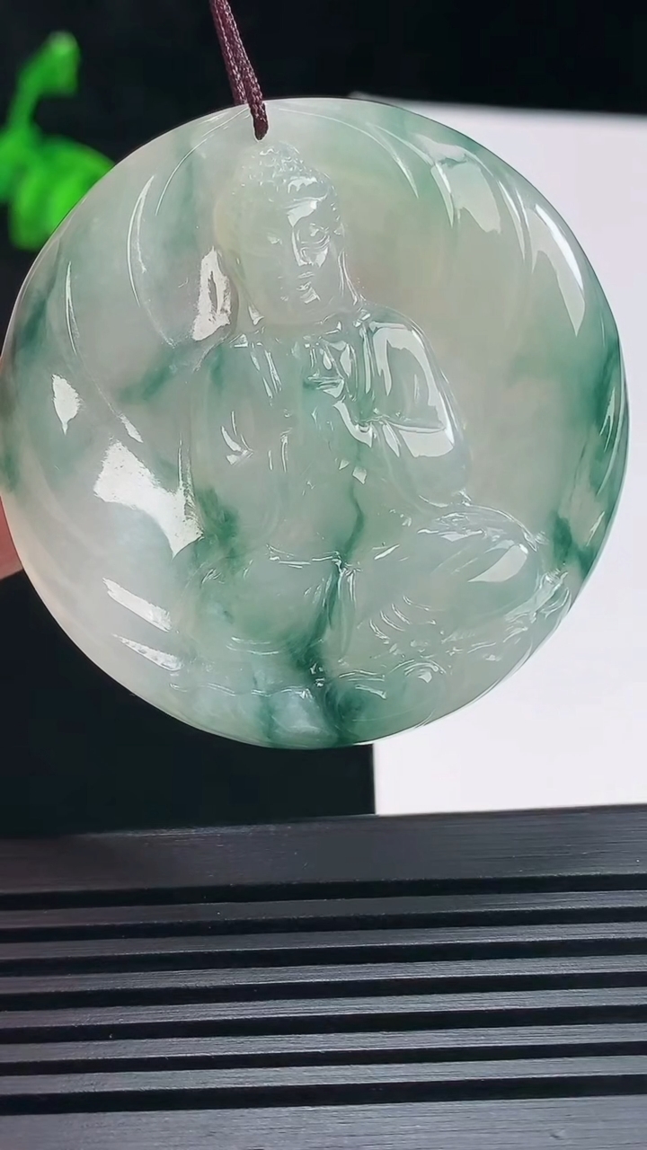 天然A货翡翠冰种飘花大日如来佛吊坠，尺寸46-5.2 重量:21.50g H30
6月23日