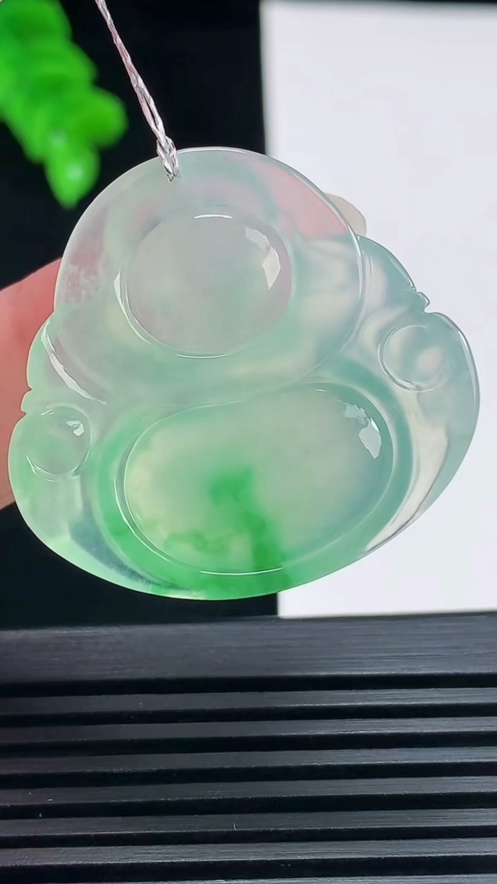 天然A货翡翠佛公吊坠，尺寸32-34-5.6 重量:10.10g
6月23日