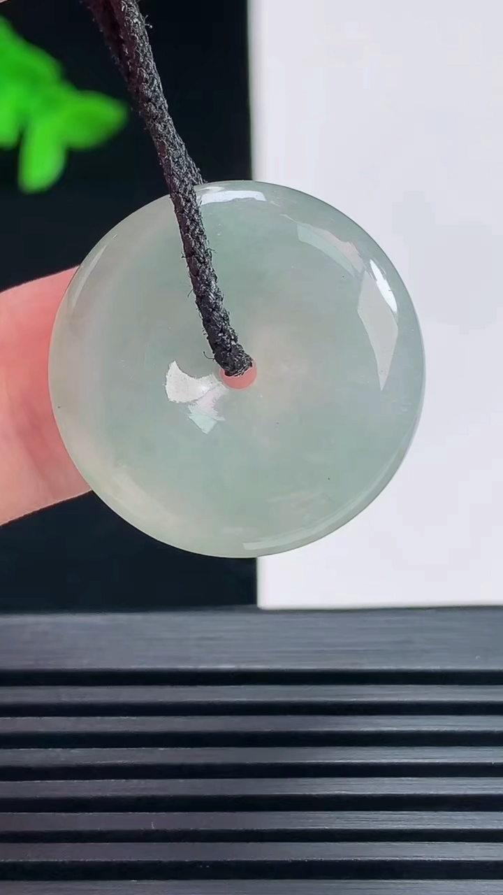 天然A货翡翠平安扣吊坠，尺寸24-5.2 重量:6.46g H30
6月23日