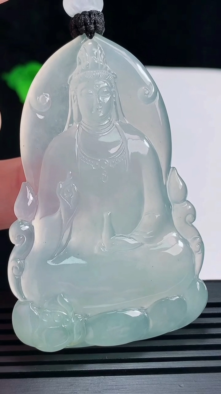 天然A货翡翠素衣观音吊坠，尺寸64.5-43.6-5.2 重量:35.17g
6月23日