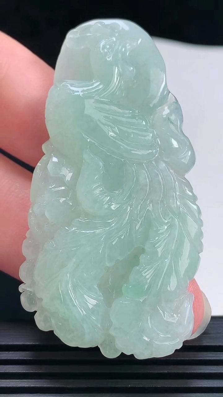 天然A货翡翠凤凰吊坠，尺寸61.5-32-8.5 重量:25.97g
6月23日