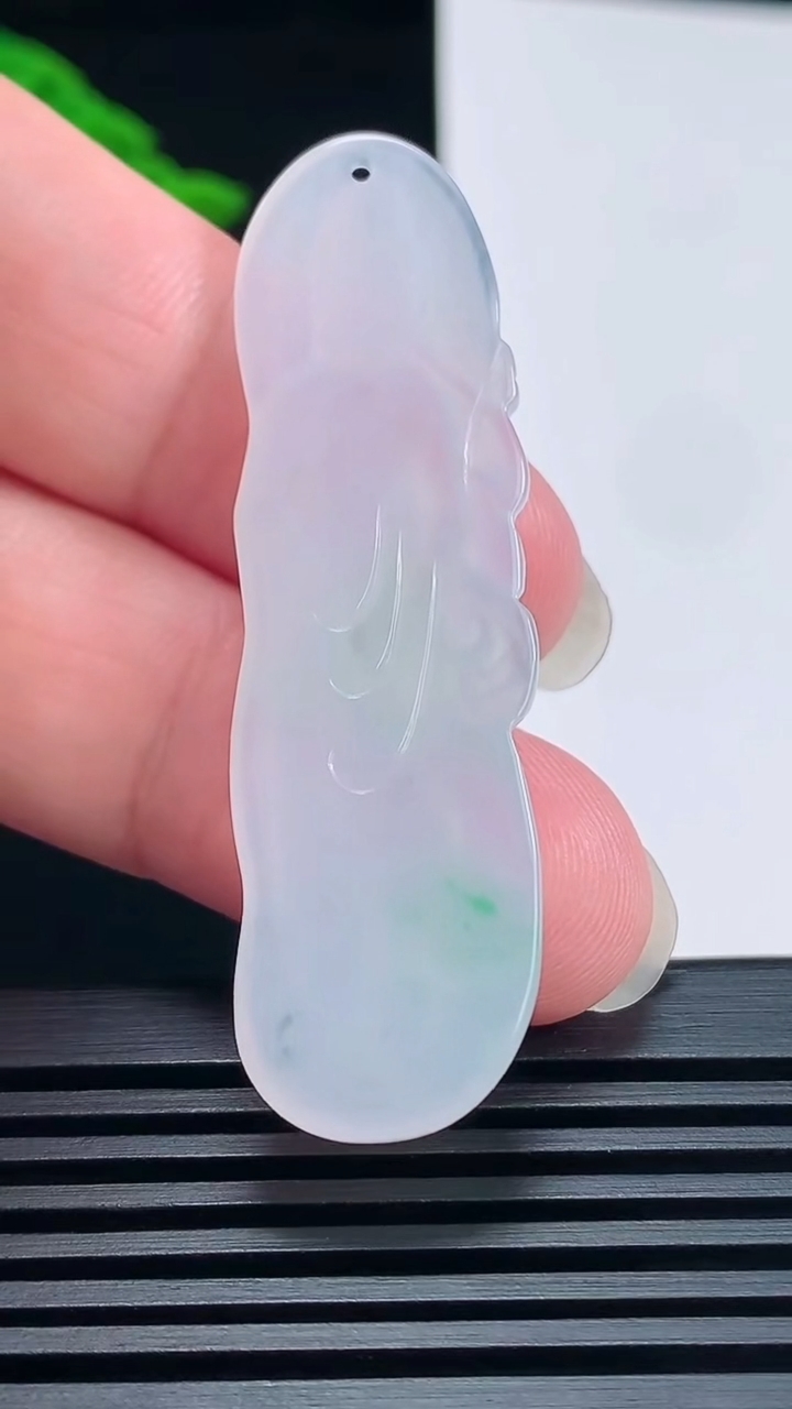 天然A货翡翠观音菩萨吊坠，尺寸54-15.5-4 重量:8.03g
6月23日