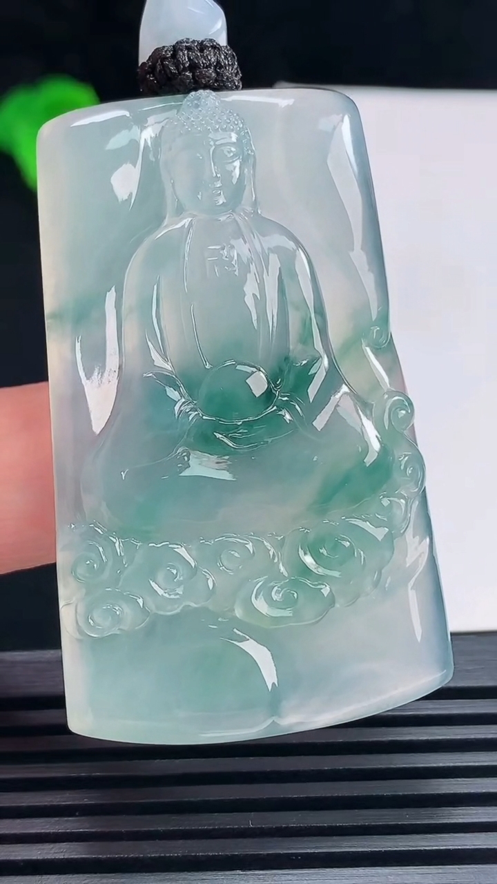 天然A货翡翠种飘花大日如来佛吊坠，尺寸52-31-5 重量:23.85g
6月23日