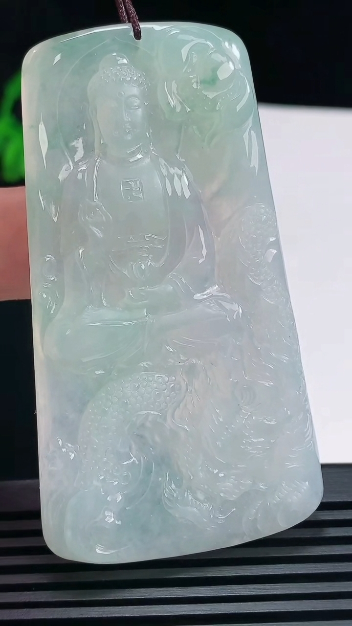天然A货翡翠御龙阿弥陀佛吊坠，尺寸70-38.6-5.5 重量:34.37g
6月23日
