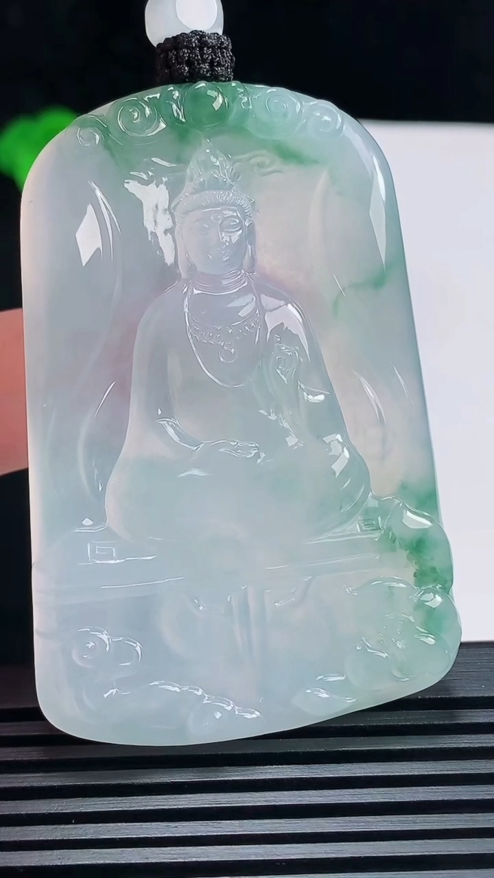 天然A货翡翠种飘花素衣观音吊坠，尺寸60-40.5-5.5 重量:38.26g
6月23日