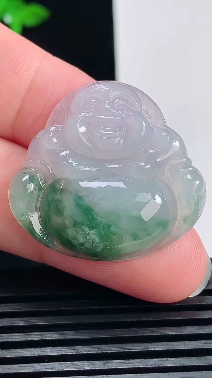 天然A货翡翠飘花佛公吊坠，尺寸30-32-5.8 重量:8.25g
6月23日