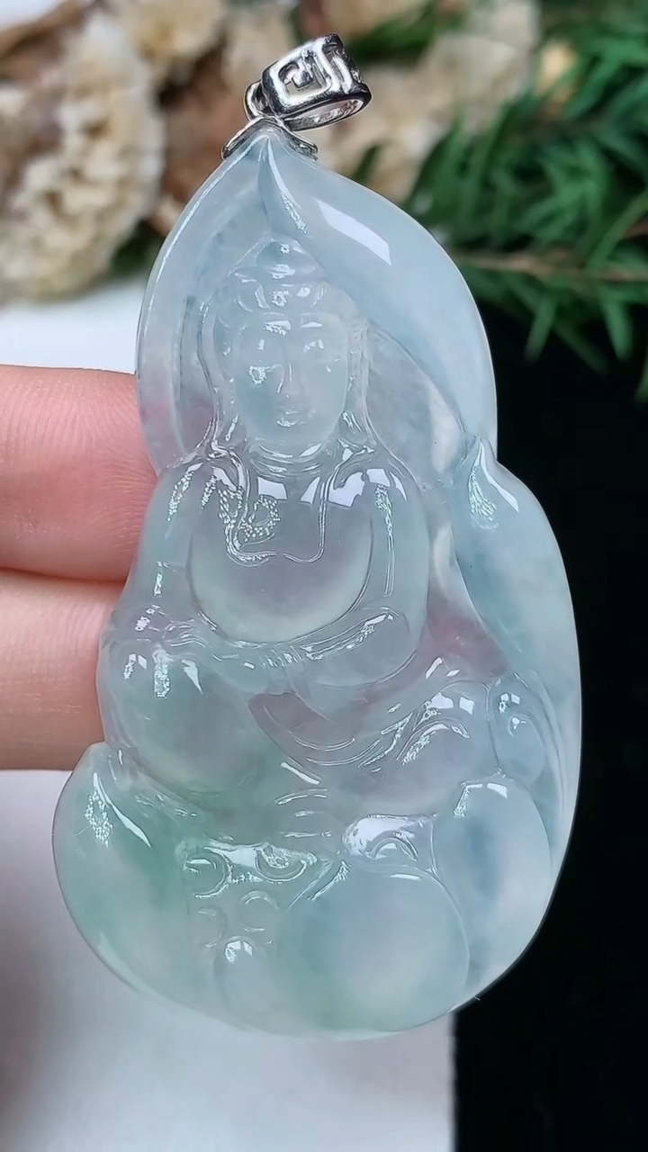 天然A货翡翠观音菩萨吊坠，尺寸52.8-30-6，重量:17.99g
6月23日