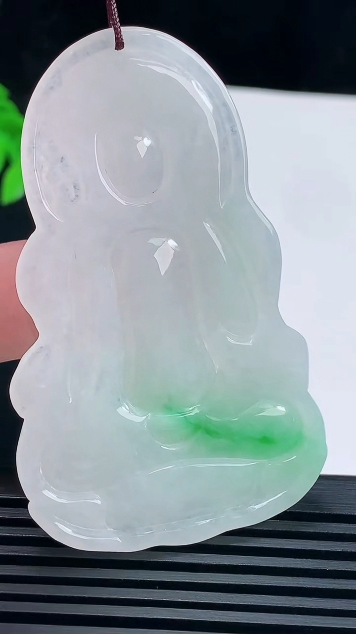 天然A货翡翠度母菩萨吊坠，尺寸65-40-5.5 重量:25.81g
6月23日